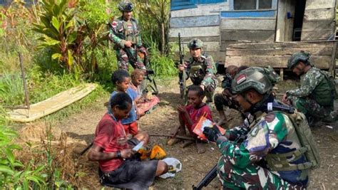 TNI Marines Go Door-to-Door to Deliver Vital Healthcare in Papua’s Remote Border Villages